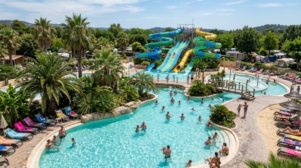 Top conseils pour choisir un prestataire d'espace aquatique pour votre camping